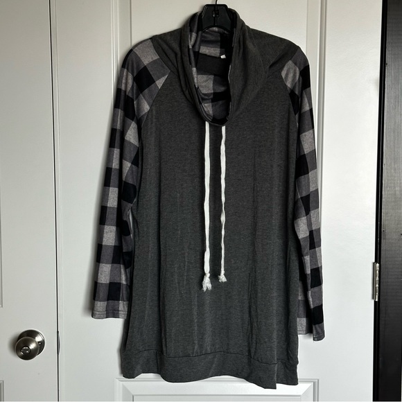 Sweaters - Gray Cowl Neck Sweatshirt with Black & White Plaid Sleeves | NWOT | Lightweight